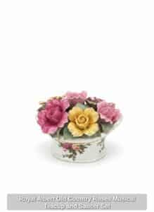 Royal-Albert-Old-Country-Roses-Musical-Teacup-and-Saucer-Set