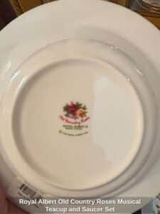 Royal-Albert-Old-Country-Roses-Musical-Teacup-and-Saucer-Set-sixth-image