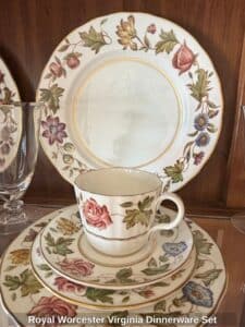 Royal-Worcester-Virginia-Dinnerware-Set-fourth-image