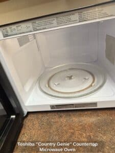 Toshiba-Country-Genie-Countertop-Microwave-Oven-third-image