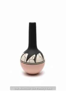 Ute-Mountain-Ute-Pottery-Vase-second-image