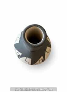 Ute-Mountain-Ute-Pottery-Vase-third-image