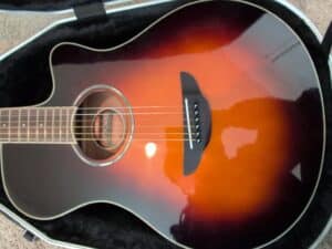 Yamaha-APX-Thinline-Cutaway-Acoustic-Electric-Guitar-fourth-image