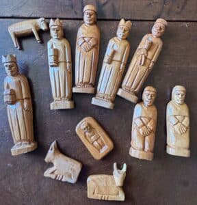 Carved-Wooden-Chess-Set-Pieces
