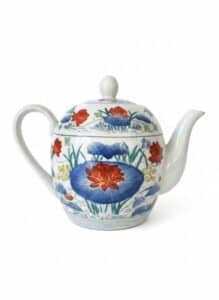 Chinese-Export-Porcelain-Teapot-with-Famille-Rose-Style-Motif