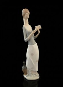 Lladro-Girl-With-Letter-Porcelain-Figurine-second-image