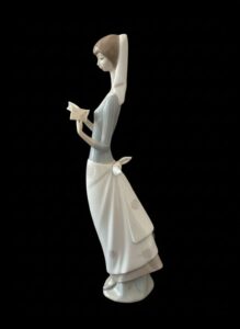 Lladro-Girl-With-Letter-Porcelain-Figurine-third-image