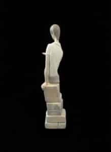 Lladro-Porcelain-Figurine-The-Young-Reader-fourth-image