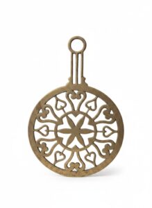 Ornate-Brass-Trivet-with-Handle