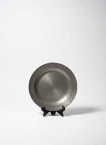 Wilton-Armetale-Pewter-Plate-and-Tankards-Set-second-image