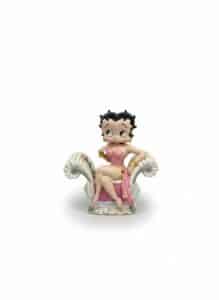 Betty-Boop-Figurine-on-Throne-and-other-Figurines