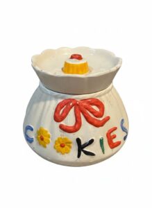 Ceramic-Cookie-Jar-with-Cookies-inscription-and-floral-motif
