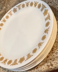 Corelle-Butterfly-Gold-Oval-Plates-and-Assorted-Bowls