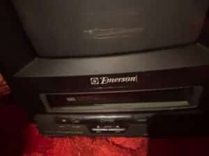 Emerson-Color-TV-or-Video-Cassette-Player-Combo-second-image