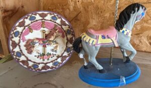 Franklin-Mint-Carousel-Horse-Figurine-and-Decorative-Plate