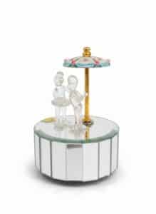 Glass-Couple-Music-Box-with-Mirrored-Base-and-Umbrella-Accent