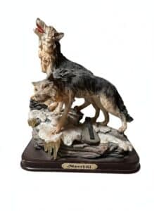 Meerschi-Wolf-Sculpture-with-Clock-second-image