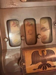 Mills-Novelty-Company-Extraordinary-Slot-Machine-second-image