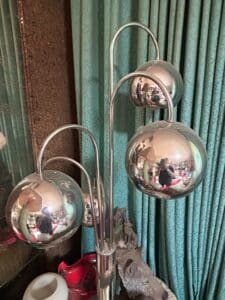 Mushroom-Globe-Floor-Lamp-second-image