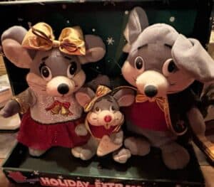 Plush-Mouse-Family-Holiday-Display