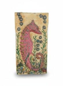 Textured-Seahorse-Wall-Plaque-with-Glitter-Accents