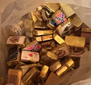 Tiny-Vintage-Zippo-style-Lighters-Lot-second-image