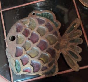 Vintage-Cast-Iron-Fish-Trivet-with-Stained-Glass-Inlays