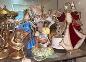 Walt-Disney-Classics-Collection-WDCC-Snow-White-and-the-Seven-Dwarfs-Figurines-and-Carousel-Horses-fourth-image
