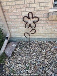 Horseshoe-Flower-Garden-Stake