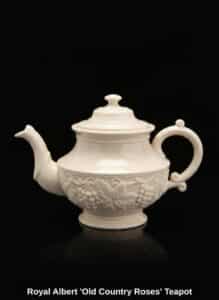 Royal-Albert-Old-Country-Roses-Teapot-fourth-image