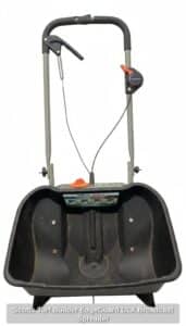 Scotts-Turf-Builder-EdgeGuard-DLX-Broadcast-Spreader