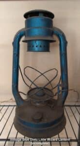 Vintage-Blue-Dietz-Little-Wizard-Lantern-Incomplete