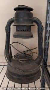 Vintage-Dietz-Little-Wizard-Kerosene-Lantern
