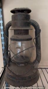 Vintage-Dietz-No.-D-Lite-Kerosene-Lantern
