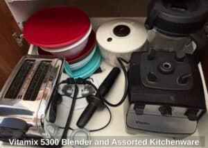 Vitamix-Blender-and-Assorted-Kitchenware-second-image