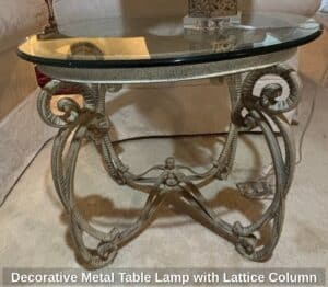 Decorative-Metal-Table-Lamp-with-Lattice-Column-third-image