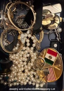Jewelry-and-Collectible-Accessory-Lot-fifth-image