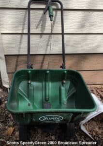 Scotts-SpeedyGreen-Broadcast-Spreader
