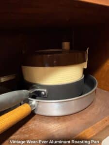 Vintage-Wear-Ever-Aluminum-Roasting-Pan-third-image