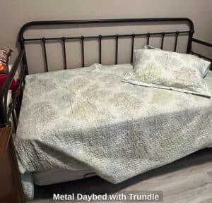 Metal-Daybed-with-Trundle