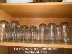 Set-of-Clear-Glass-Tumblers-with-Scalloped-Rims