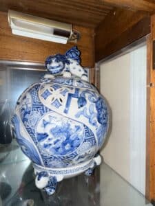 Antique-Chinese-Blue-and-White-Porcelain-Ginger-Jar-with-Foo-Dog-Finial