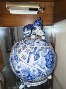 Antique-Chinese-Blue-and-White-Porcelain-Ginger-Jar-with-Foo-Dog-Finial-second-image