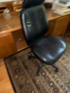 Black-Leather-Executive-Office-Chair-second-image