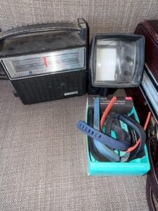 General-Electric-Solid-State-AM-Transistor-Radio-and-Fitbit-Flex-Accessory-Bands