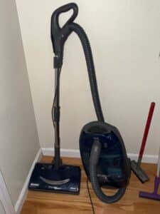 Kenmore-Progressive-Series-WhisperBELT-Bagless-Canister-Vacuum-Cleaner