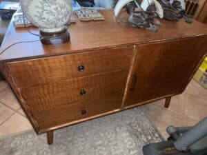 Mid-Century-Modern-Walnut-Drawer-Dresser-with-Cabinet