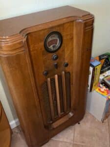 Philco-Cathedral-Radio
