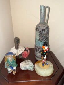Ron-Lee-Golfer-Clown-Figurine-and-Assorted-Decorative-Items