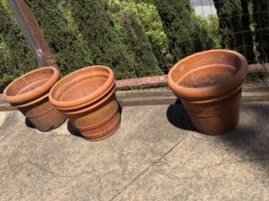Set-of-Classic-Rolled-Rim-Terracotta-Planters